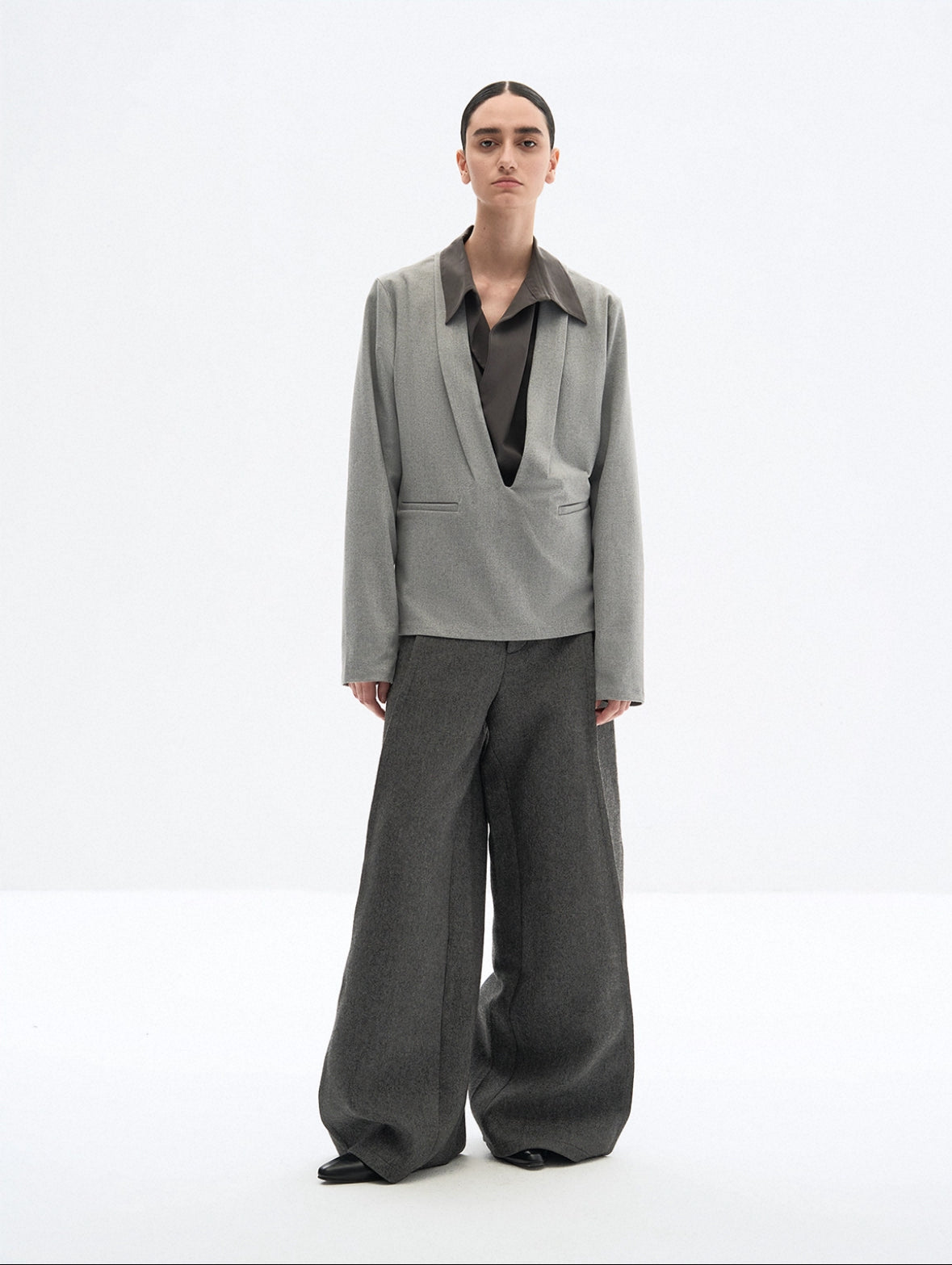 "Gray V" Collar Blazer Fit Adjusted