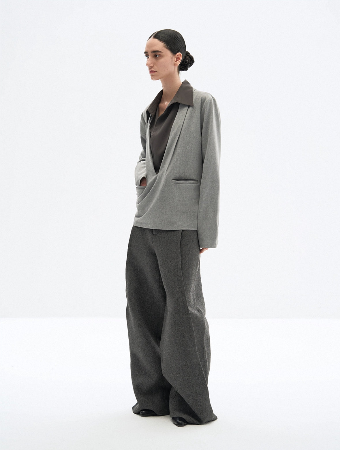 "Gray V" Collar Blazer Fit Adjusted
