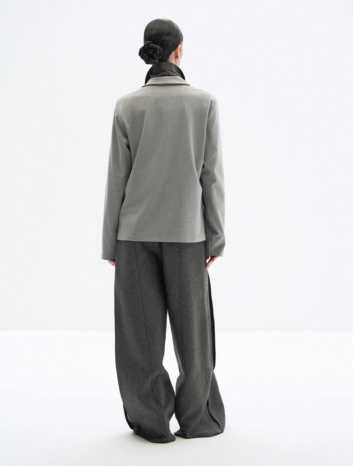 "Gray V" Collar Blazer Fit Adjusted