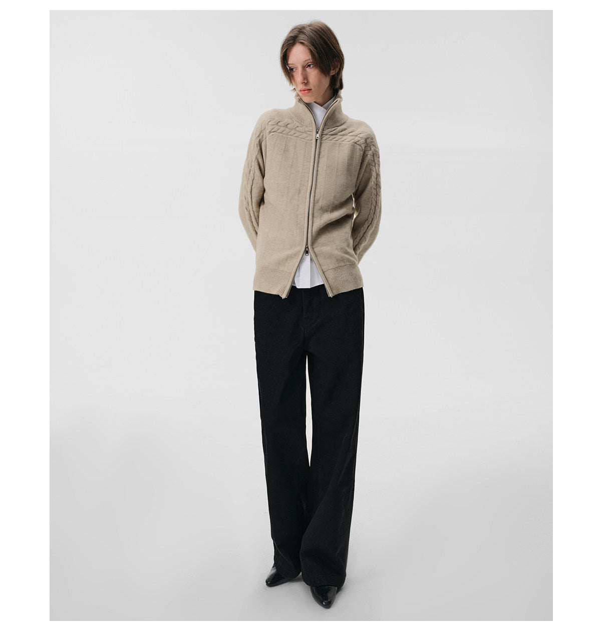 "Lingua" White Apricot Cardigan Sweater